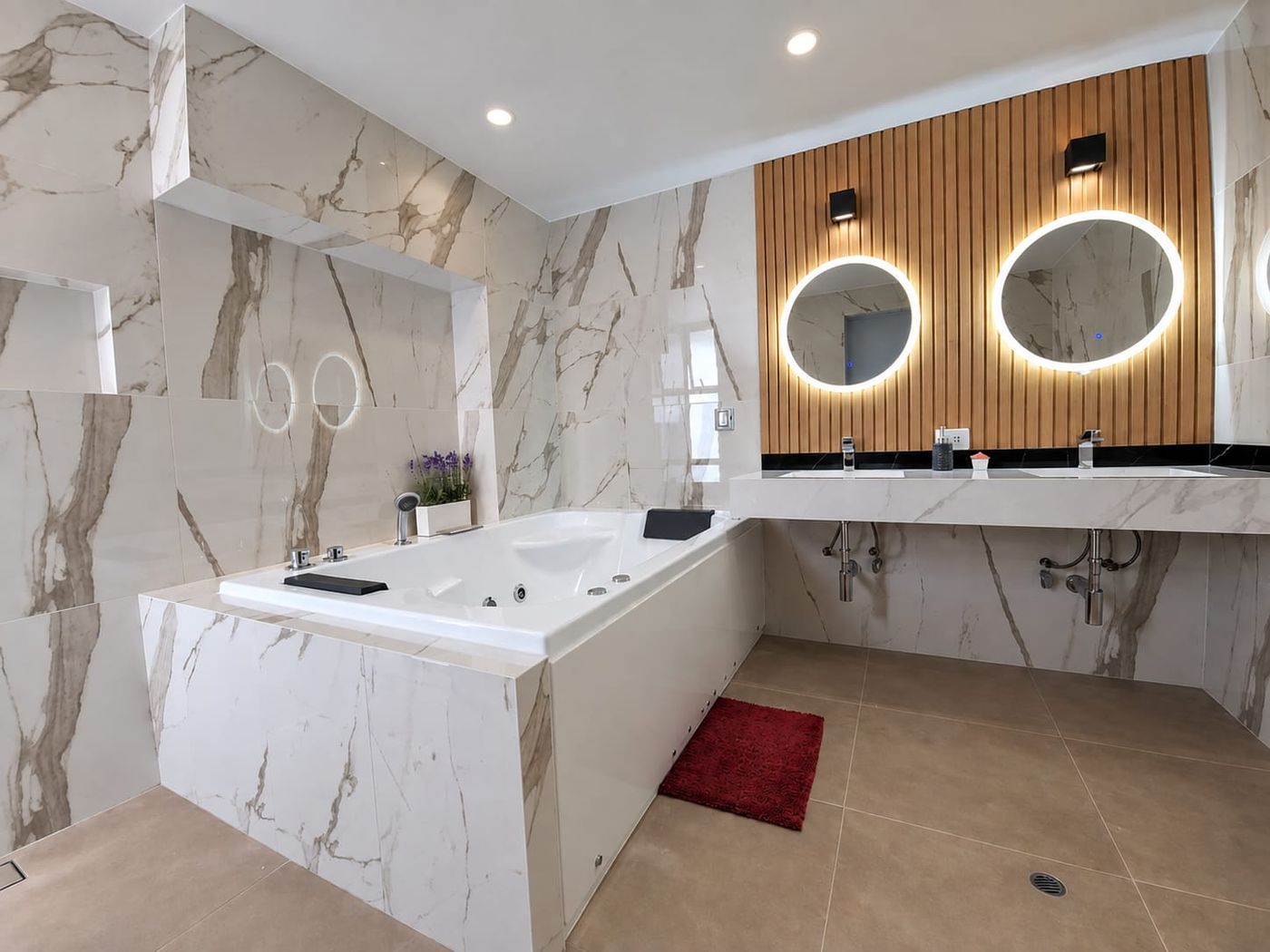 Baño de la suite con jacuzzi